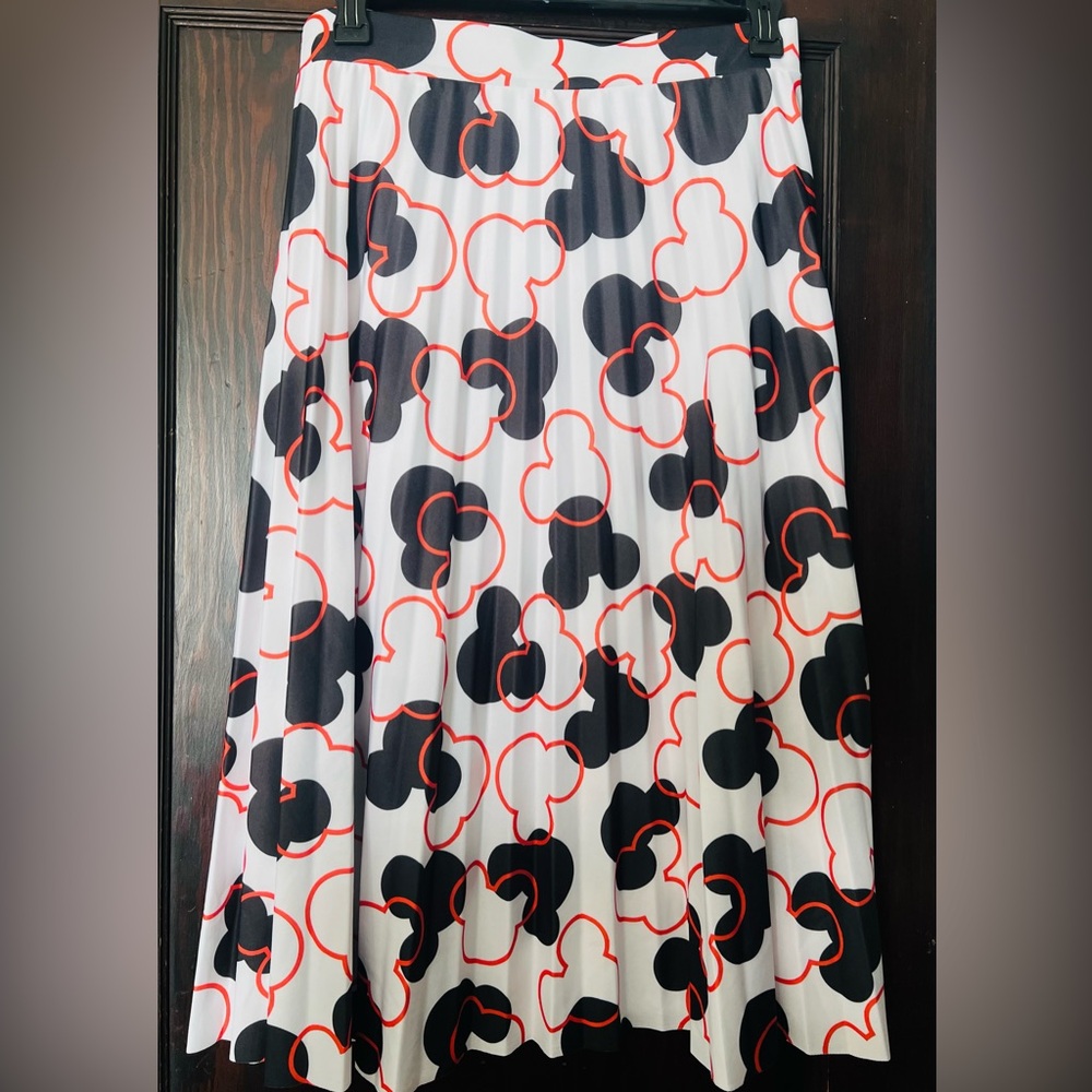 Stylish Black and White Skirt with Red Accents